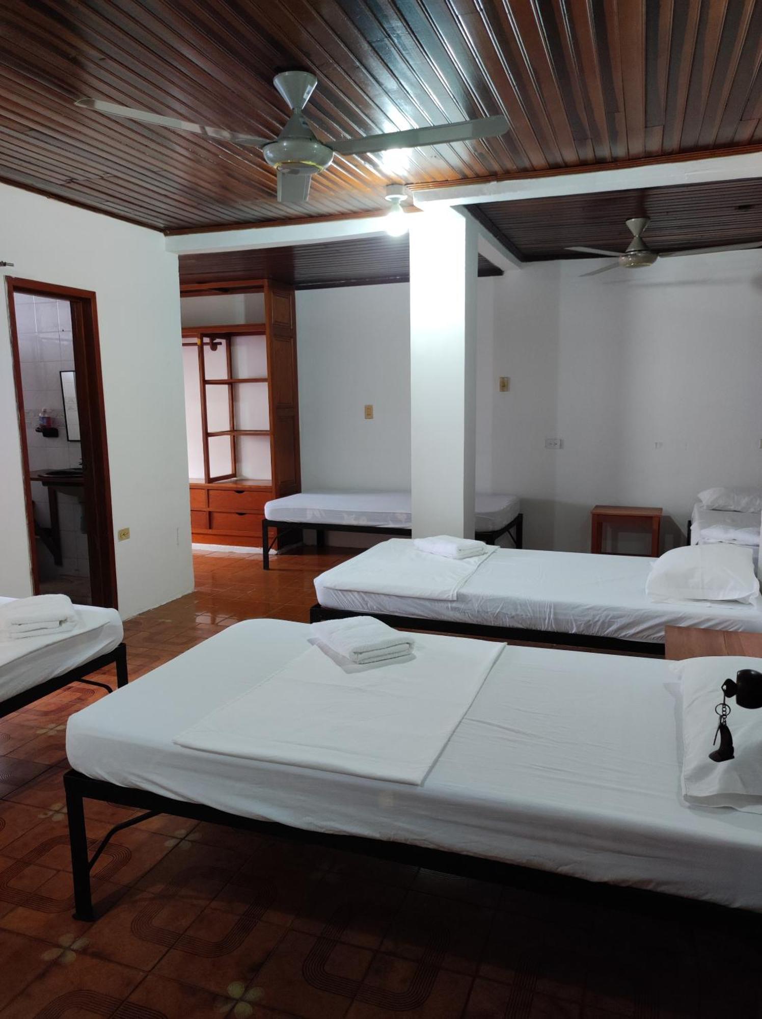 Leticias Guest House Eksteriør bilde